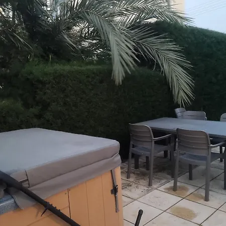 Willa Akamas Lookout *